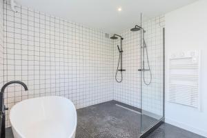 Appartements Large 130 m² 4-bedroom apartment : photos des chambres