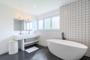 Appartements Large 130 m² 4-bedroom apartment : photos des chambres