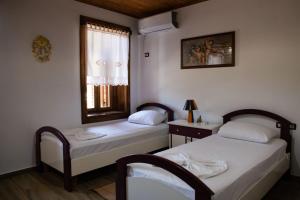 “Sarah Holiday House”