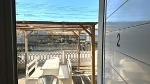 F002 - Fano, trilocale con portico a 30mt dal mare