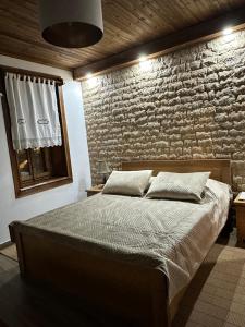 “Sarah Holiday House”