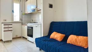 F002 - Fano, trilocale con portico a 30mt dal mare