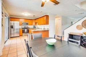 4 Mi to Busch Gardens Lovely Tampa Home!