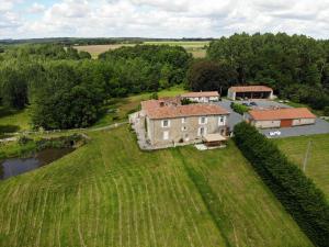 Maisons de vacances Logis Vendeen 10-12 personnes. piscine et parc. : photos des chambres