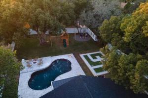 1 Mile to Honeymoon Island ~Heated Pool ~Putt Putt