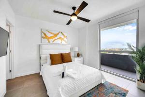 Amazing 3 Bed Unit in DWNTWN Miami With Free Parking