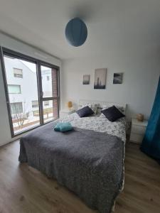 Appartements Appartement neuf avec balcon fibre : photos des chambres