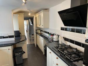 5 bed, 5 bath New refurbishment for 2024. Sleeps 16, 60 yds beach & harbour