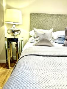 Exclusive Marina View Apartment Free Parking