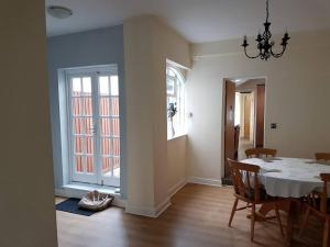 Stratford Centre, Ground Level, Parking nearby