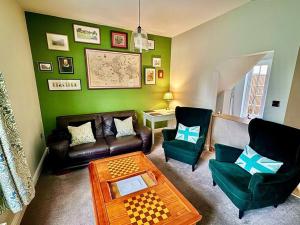 Stratford Centre, Ground Level, Parking nearby