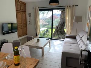 Maisons de vacances L'alivu di porto vecchio*** ( piscine chauffee ) : Maison 2 Chambres