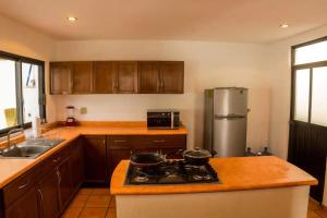 Casa Juarez: Great 4BR house w POOL & GAMES, perfect for Parties & Family