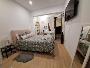 habitacion con baño compartido en casa con familia