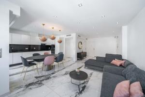 Beautiful 3 bedroom close to the Martinez