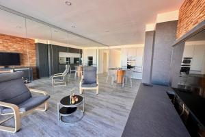 LES PIEDS DANS LEAU - Magnifique P2 proche de la mer