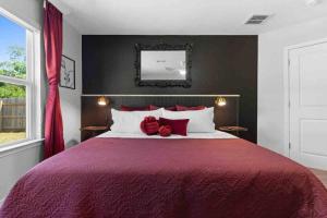 Pensacola Whimsy Hideaway: Quirky Apartment Near NAS