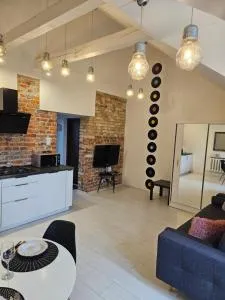 Art Vinyl Loft - Łapy