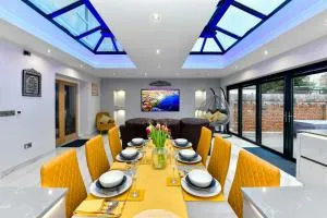 City Bliss Escape - free parking and family-sized comfort - Lisvane