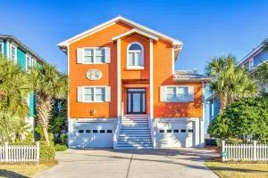 Perma Grin Ocean front, private pool and hot tub - كيور بيتش