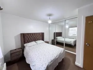 Luxury 2 beds Apartment with 2 bathrooms, living dining & Parking - East London - Barkingside