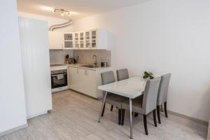 Spacious Terrace Apartment with free private parking