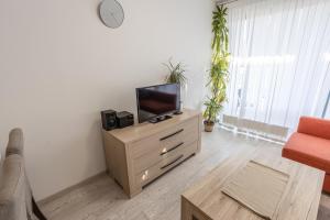Spacious Terrace Apartment with free private parking