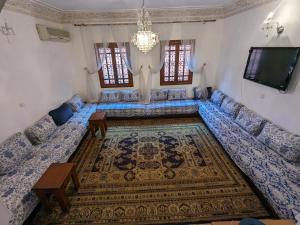 Nahe Park Issil und Marjane. Yoga auf Anfrage.