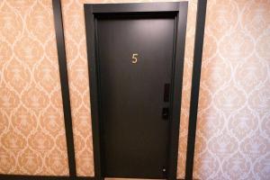 Speakeasy 2 Room Suite (Rm 5)