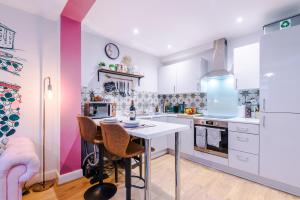 NEW! Stunning City-Centre Home by 53 Degrees Property, ideal for Couples, Amazing Location!