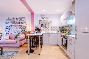 NEW! Stunning City-Centre Home by 53 Degrees Property, ideal for Couples, Amazing Location!