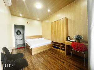 Phòng Deluxe Giường Đôi Có Ban Công (Deluxe Double Room with Balcony)