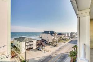 Huge Beautiful Condo with great view of the Ocean