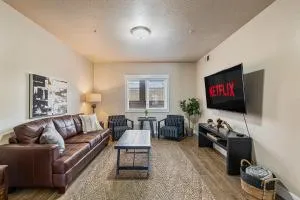 2-Bd Apt w/ WiFi, Netflix, Mtn Views in DT Ogden - Clearfield
