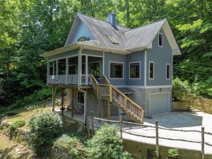 Carolina Blue Pet Friendly, Deck, Treetop Views