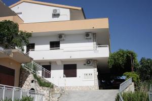 Apartments with a parking space Zavode, Omis - 22069