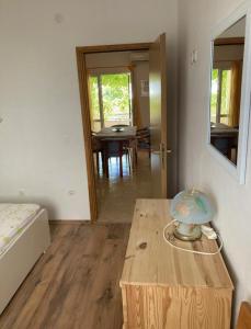 Apartments with parking space Lokva Rogoznica, Omis - 22069