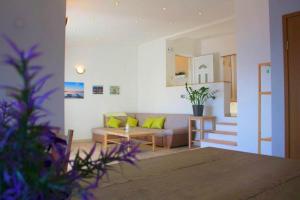 Apartments with parking space Lokva Rogoznica, Omis - 22069