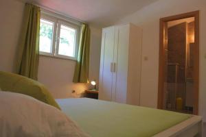 Apartments with parking space Lokva Rogoznica, Omis - 22069