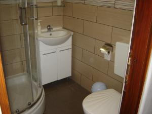 Rooms with a parking space Cres - 22305