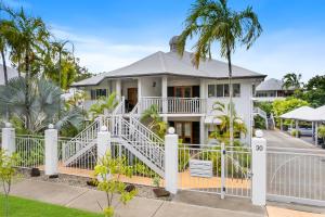Oliva St 2 Bedroom Palm Cove Apartment