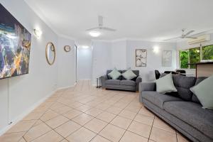 Oliva St 2 Bedroom Palm Cove Apartment