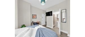 Sunny Serenity: Studio Living with a Breeze