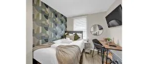 Green Reverie: Stylish Studio Escape - Hornsey