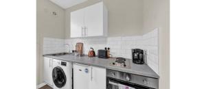 Minimalist Oasis: Airy Studio in Calming Neutrals