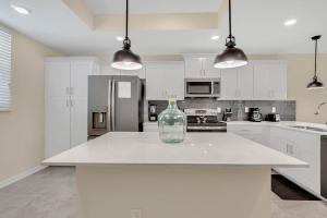 2 Bedrooms 2 Bathrooms Storey Lake 4731-304 Ct