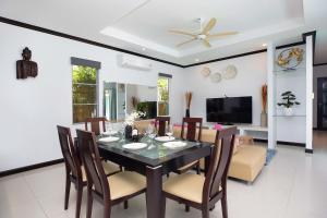 Tropical 3BR Pool Villa Prima, just 5min Drive to NaiHarn and Rawai Beach
