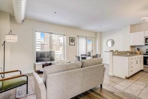 TWO CozySuites Apartment with Skybridge Access #2