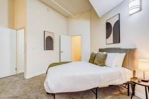 TWO CozySuites Apartment with Skybridge Access #2