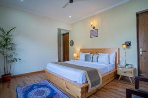 SaffronStays Wood Sparrow - 2BR Pet-Friendly Lakeside & Hill View Cottage for Families